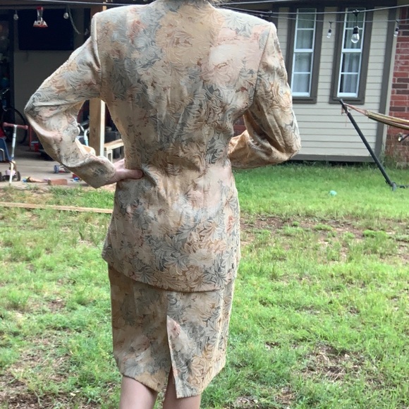 Vintage Neiman Marcus pastel floral power suit - Picture 5 of 5